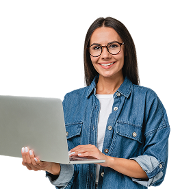 Profissional sorridente usando laptop